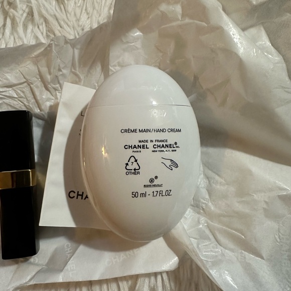 Chanel Holiday 2022 Hydration On-Hand Gift Set - Picture 12 of 13